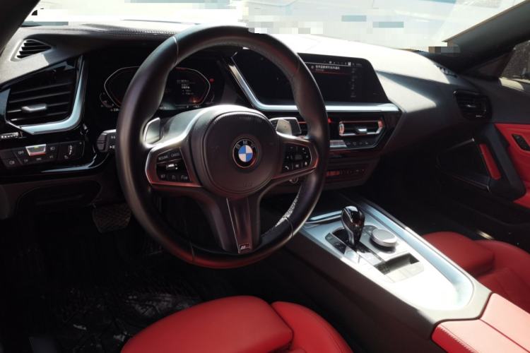 Used BMW Z4 2022 sDrive 25i M Sport Night Edition package Center Console