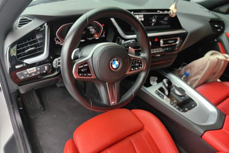 Used BMW Z4 2022 sDrive 25i M Sport Night Edition package Center Console