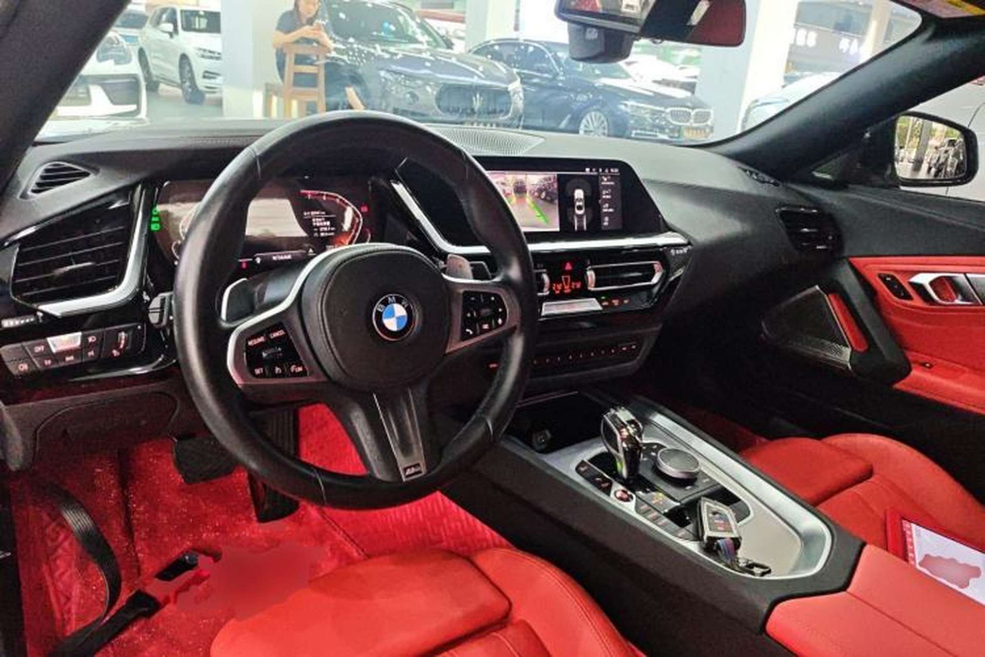 Used BMW Z4 2022 sDrive 25i M Sport Night Edition package Center Console