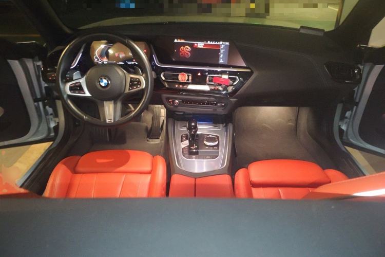 Used BMW Z4 2022 sDrive 25i M Sport Night Edition package Center Console