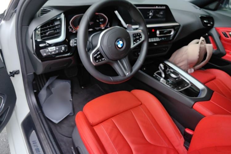 Used BMW Z4 2022 sDrive 25i M Sport Package Center Console