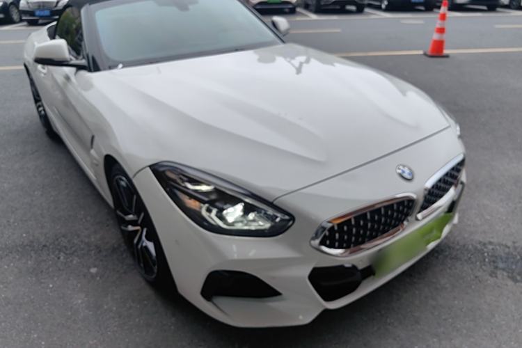 Used BMW Z4 2022 sDrive 25i M Sport Package Front Right 45 Deg