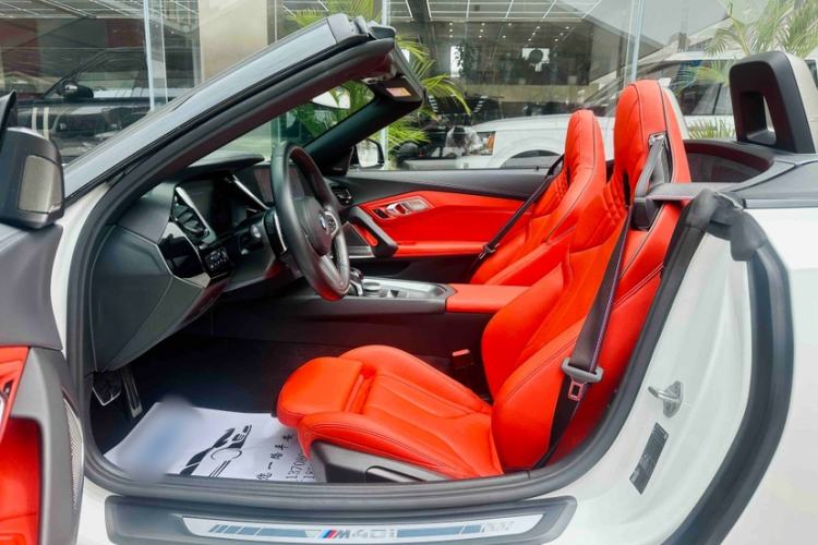 Used BMW Z4 2022 M40i M Sport Performance Edition Interior 3
