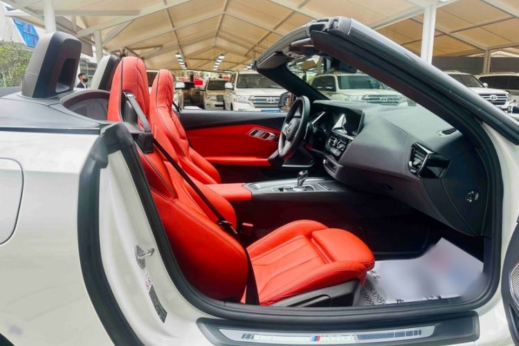 Used BMW Z4 2022 M40i M Sport Performance Edition Interior 4