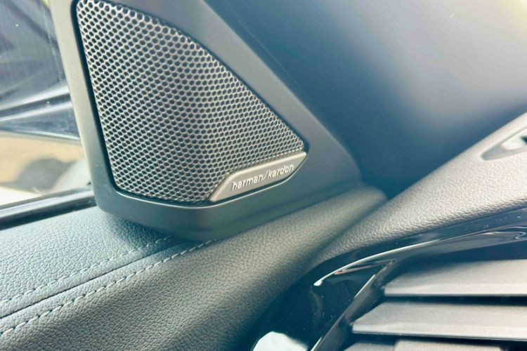 Used BMW Z4 2022 M40i M Sport Performance Edition Interior 7