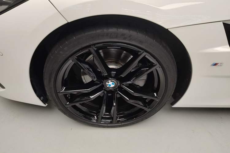Used BMW Z4 2022 sDrive 25i M Sport Night Edition package Left Front Wheel Hub