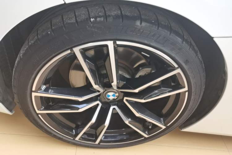 Used BMW Z4 2022 sDrive 25i M Sport Package Left Front Wheel Hub