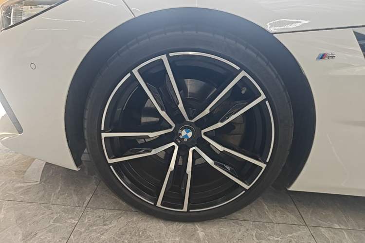 Used BMW Z4 2022 sDrive 25i M Sport Package Left Front Wheel Hub
