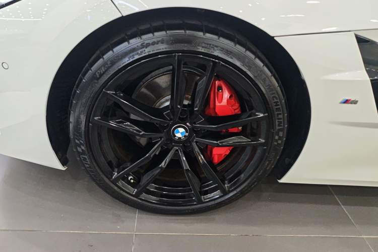 Used BMW Z4 2022 sDrive 25i M Sport Night Edition package Left Front Wheel Hub