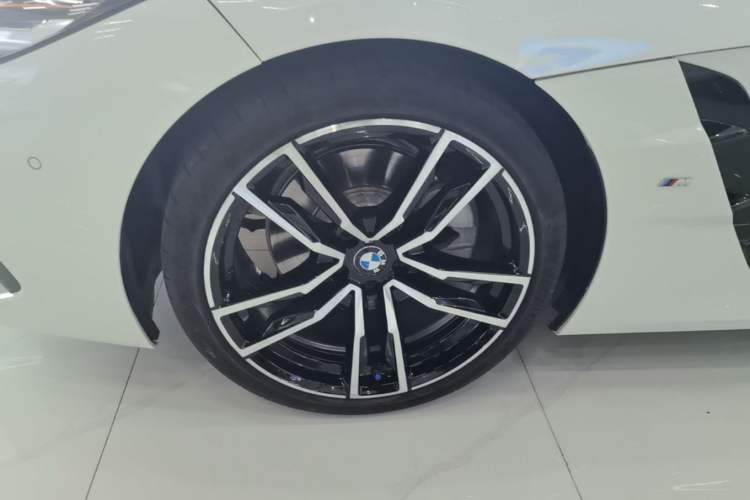 Used BMW Z4 2022 sDrive 25i M Sport Package Left Front Wheel Hub