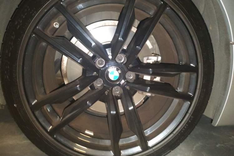 Used BMW Z4 2022 sDrive 25i M Sport Night Edition package Right Front Wheel Hub