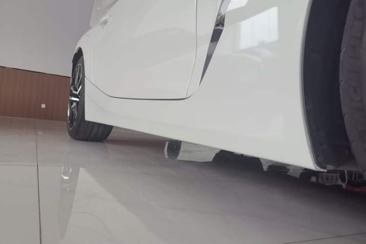 Used BMW Z4 2022 sDrive 25i M Sport Package Right Side Sill