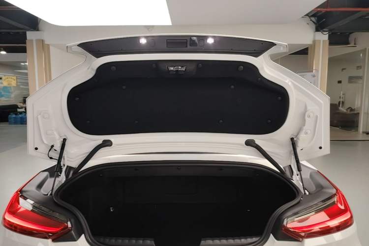 Used BMW Z4 2022 sDrive 25i M Sport Night Edition package Trunk
