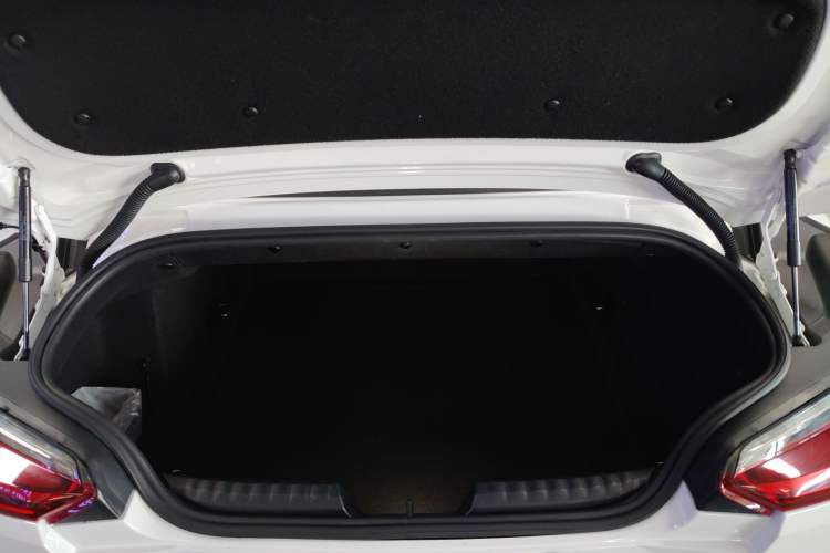 Used BMW Z4 2022 sDrive 25i M Sport Package Trunk