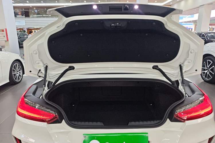 Used BMW Z4 2022 sDrive 25i M Sport Night Edition package Trunk