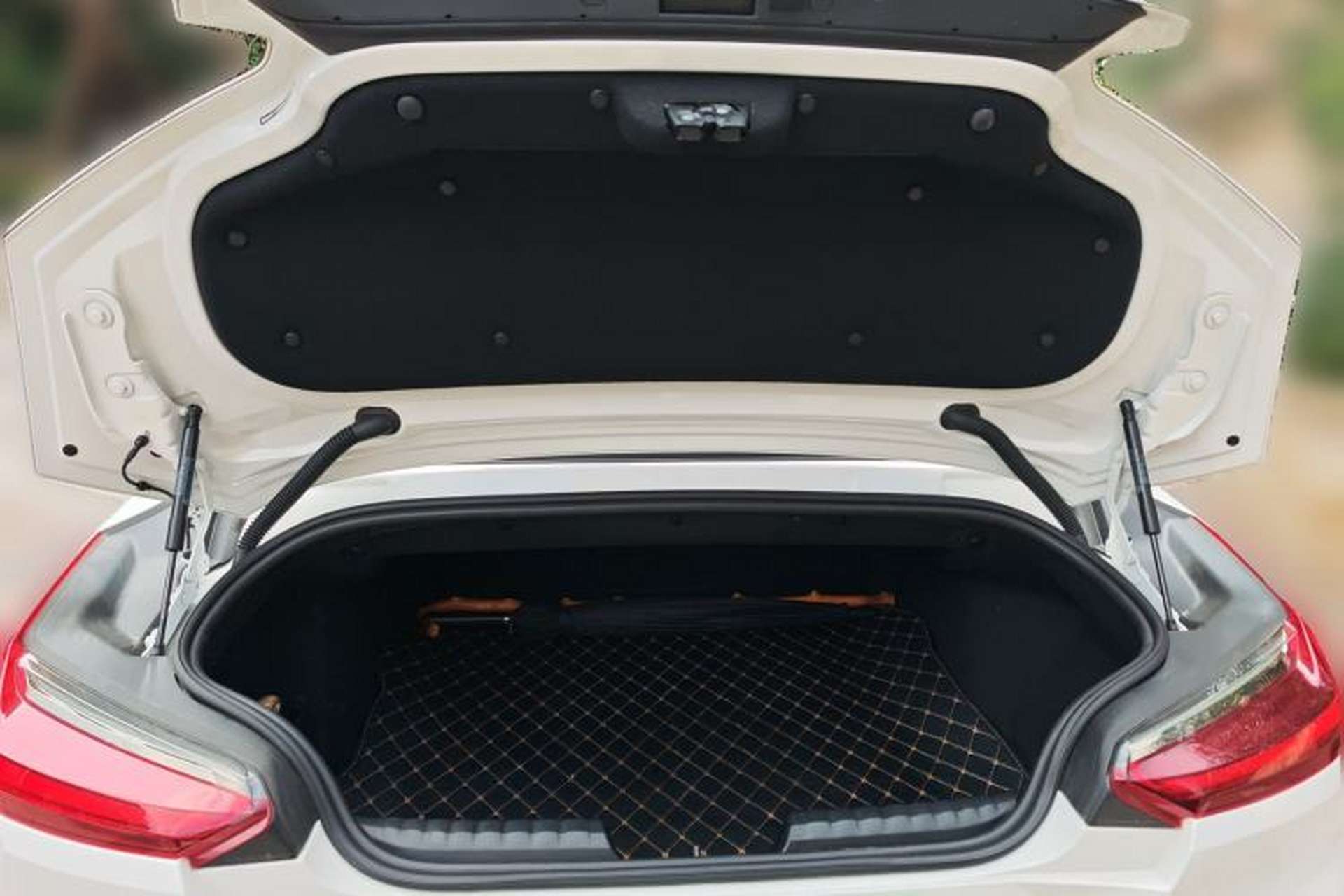 Used BMW Z4 2022 sDrive 25i M Sport Package Trunk