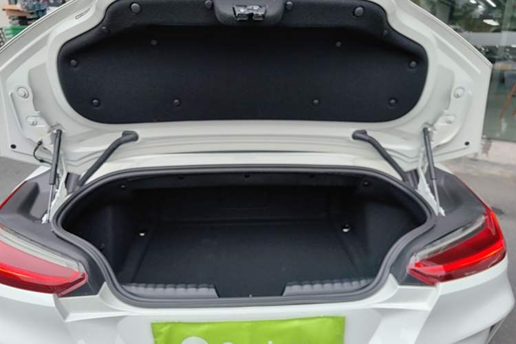 Used BMW Z4 2022 sDrive 25i M Sport Package Trunk