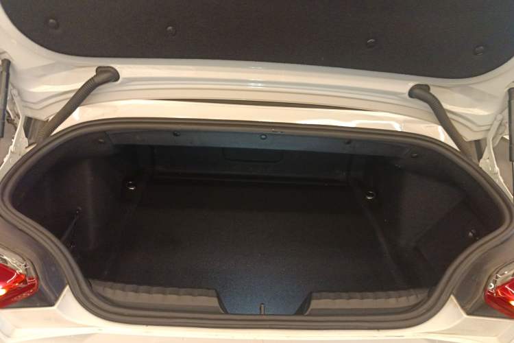 Used BMW Z4 2022 sDrive 25i M Sport Package Trunk