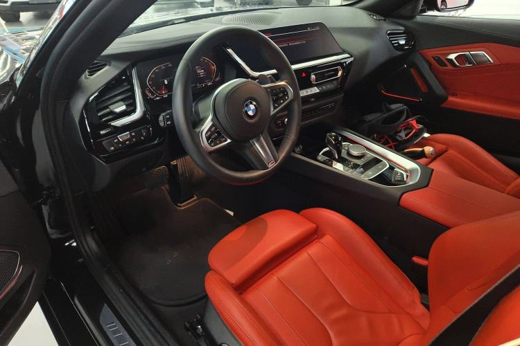 Used BMW Z4 2023 sDrive 25i M Sport Package Center Console