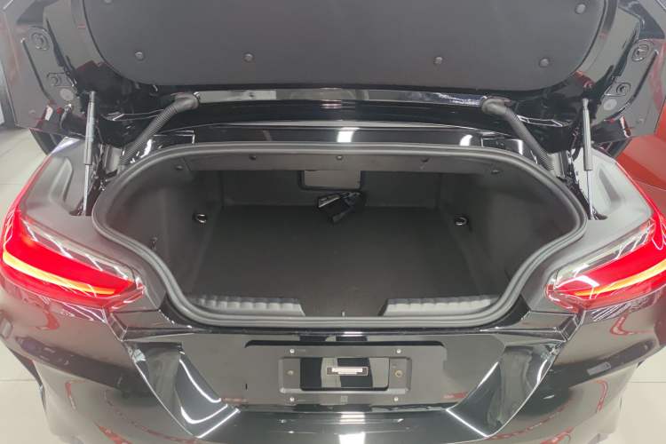 Used BMW Z4 2023 sDrive 25i M Sport Package Trunk
