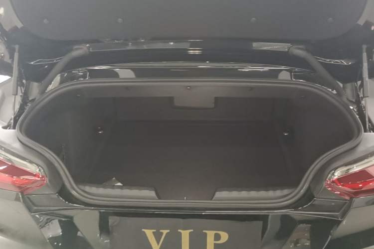 Used BMW Z4 2023 sDrive 25i M Sport Package Trunk