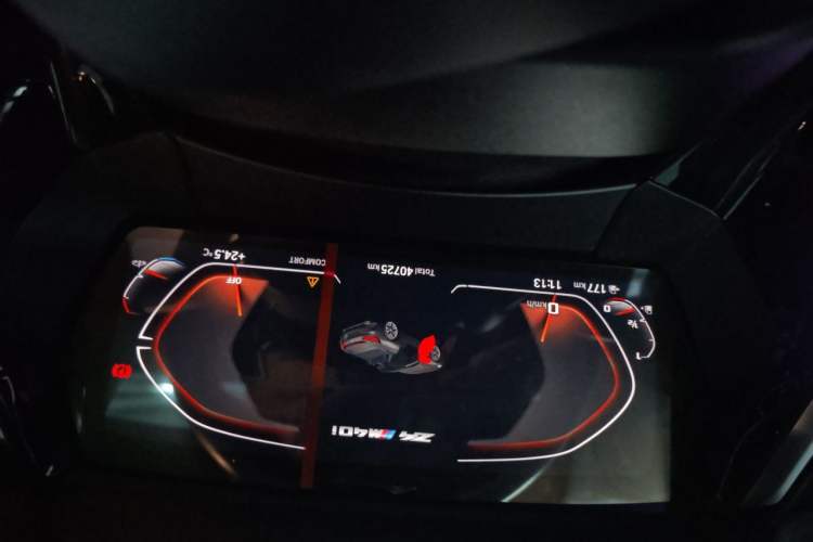 Used BMW Z4 2023 M40i M Sport Performance Edition Odometer Close Up