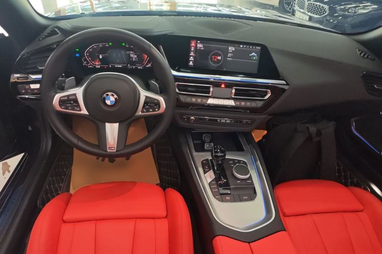 Used BMW Z4 2023 sDrive 25i M Sport Night Edition package Center Console