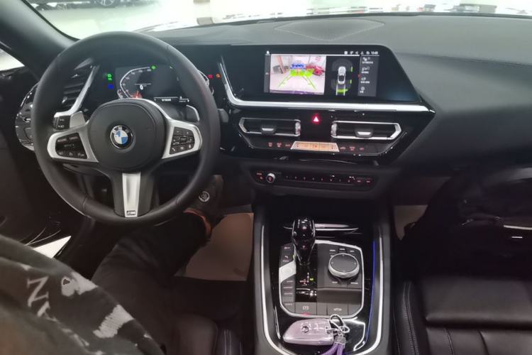 Used BMW Z4 2023 sDrive 25i M Sport Package Center Console