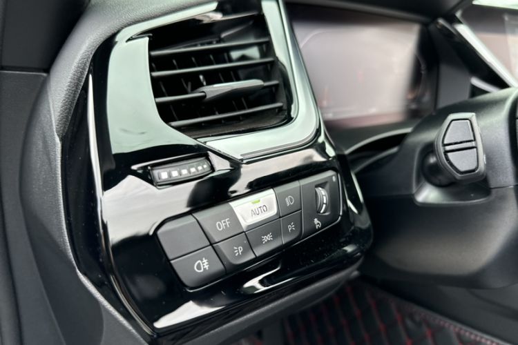 Used BMW Z4 2023 sDrive 25i M Sport Package Interior 12