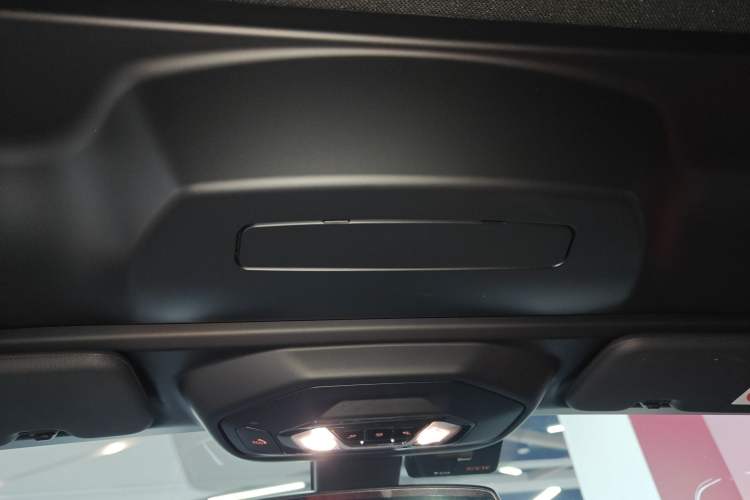 Used BMW Z4 2023 sDrive 25i M Sport Night Edition package Headliner