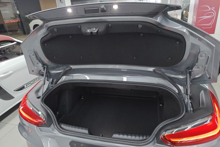 Used BMW Z4 2023 sDrive 25i M Sport Night Edition package Trunk