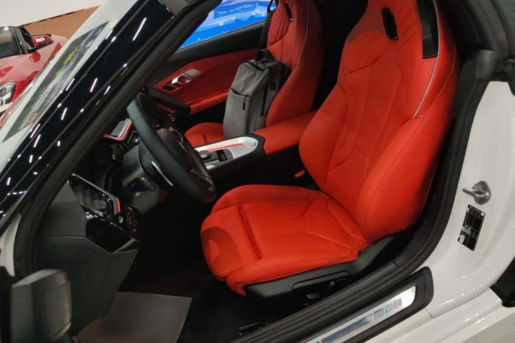 Used BMW Z4 2023 sDrive 25i M Sport Night Edition package Left Front Seat