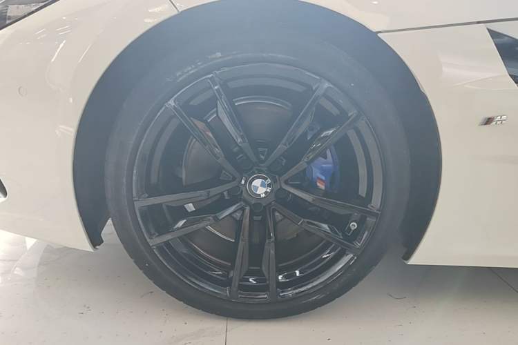 Used BMW Z4 2023 sDrive 25i M Sport Night Edition package Left Front Wheel Hub