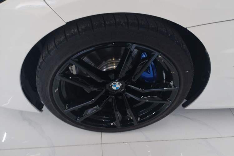 Used BMW Z4 2023 sDrive 25i M Sport Night Edition package Left Front Wheel Hub