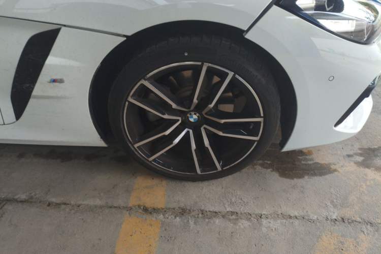 Used BMW Z4 2023 sDrive 25i M Sport Package Right Front Wheel Hub