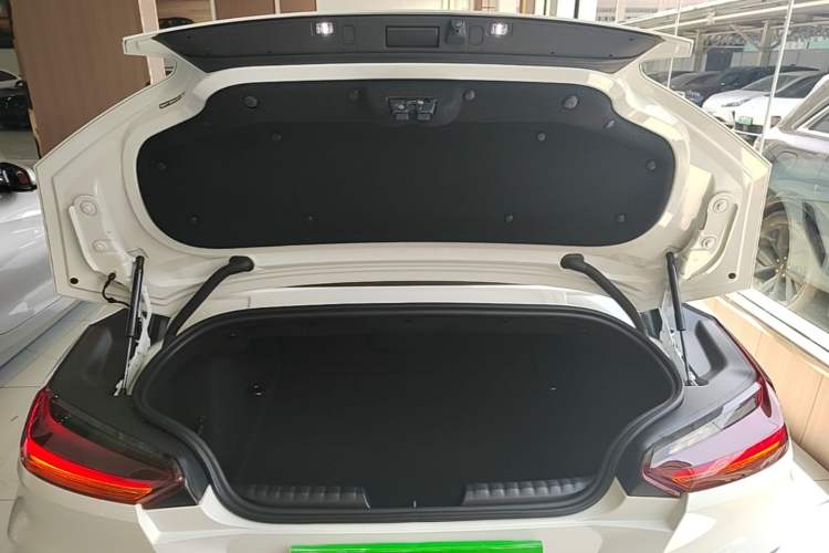 Used BMW Z4 2023 sDrive 25i M Sport Night Edition package Trunk