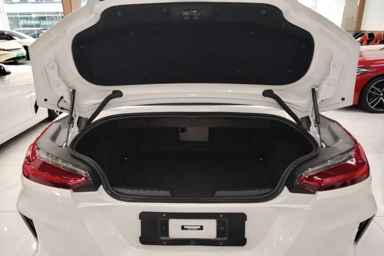 Used BMW Z4 2023 sDrive 25i M Sport Night Edition package Trunk