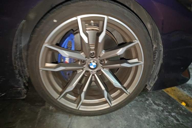 Used BMW Z4  Right Front Wheel Hub