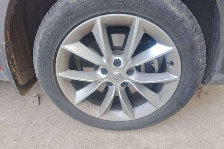 Used BORGWARD BX3 2020 20TGDI Two-Wheel Drive Automatic Comfort Version Right Front Wheel Hub