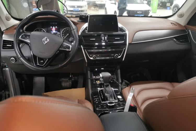 Used BORGWARD BX5 2017 25TGDI Automatic Two-Wheel Drive Smart Enjoyment Model Center Console