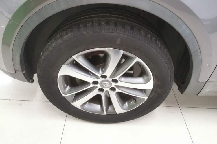 Used BORGWARD BX5 2017 25TGDI Automatic Two-Wheel Drive Smart Enjoyment Model Left Front Wheel Hub