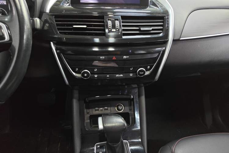 Used BORGWARD BX5 2017 20TGDI Automatic Two-Wheel Drive Pioneer Edition Audio And AC Panel
