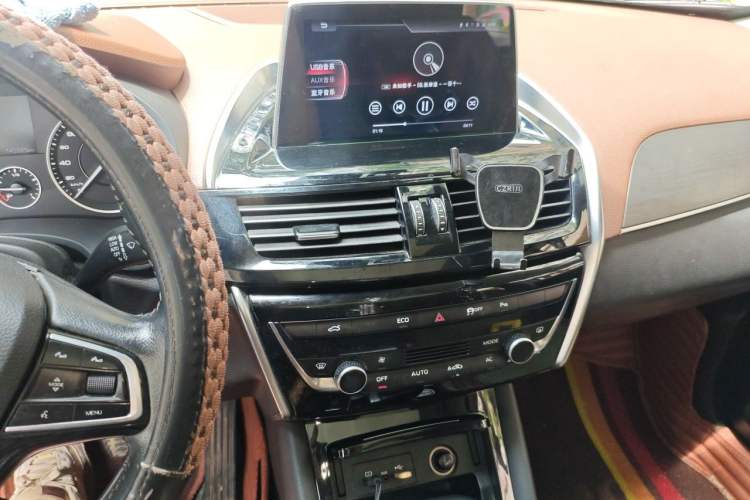 Used BORGWARD BX5 2017 20TGDI Automatic Two-Wheel Drive Leading Edition Audio And AC Panel