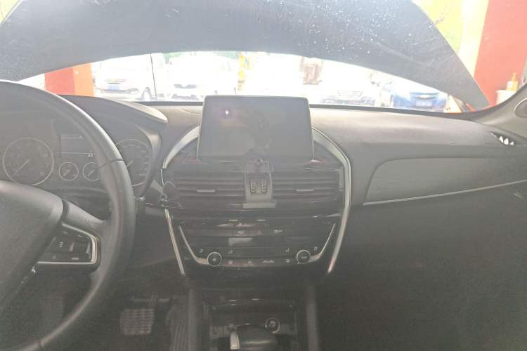 Used BORGWARD BX5 2017 20TGDI Automatic Two-Wheel Drive Pioneer Edition Audio And AC Panel