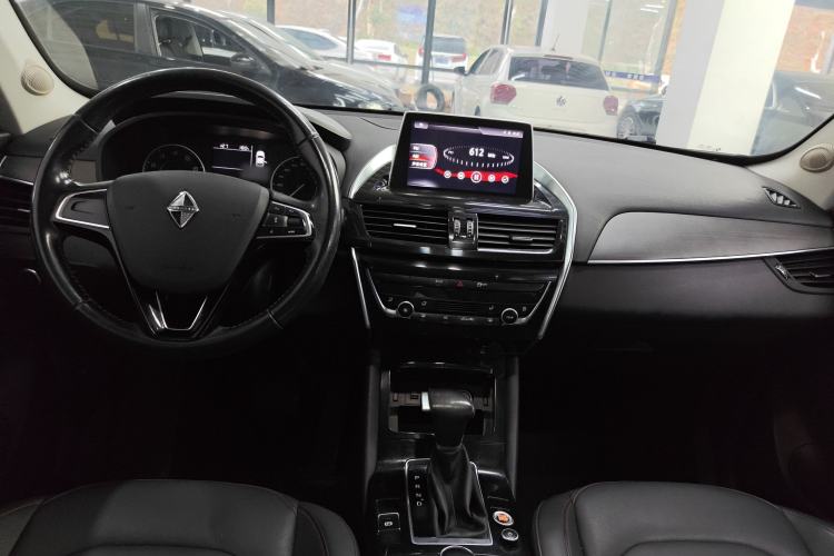 Used BORGWARD BX5 2017 20TGDI Automatic Two-Wheel Drive Pioneer Edition Center Console