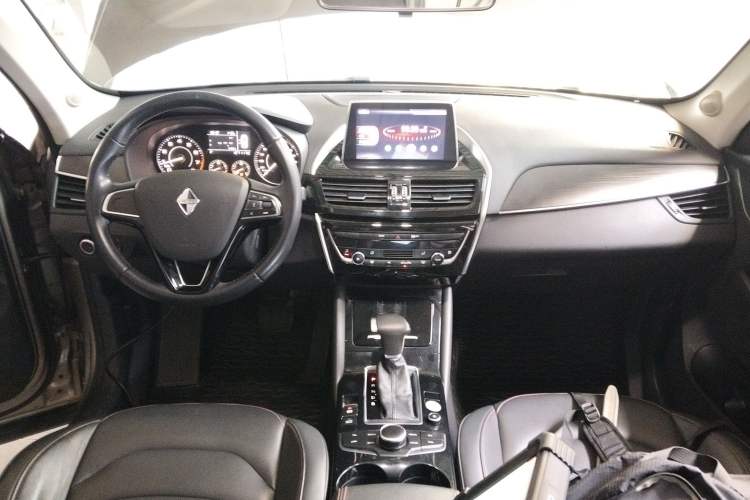 Used BORGWARD BX5 2017 20TGDI Automatic Two-Wheel Drive Pioneer Edition Center Console