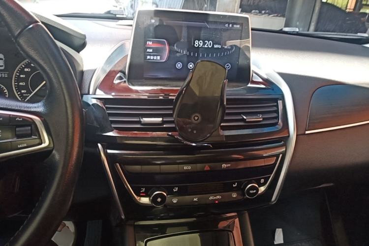 Used BORGWARD BX5 2017 20TGDI Automatic Two-Wheel Drive Pioneer Edition Center Console