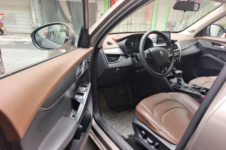 Used BORGWARD BX5 2017 20TGDI Automatic Two-Wheel Drive Pioneer Edition Driver Seat