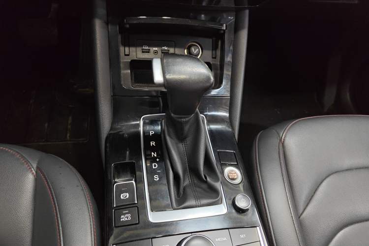 Used BORGWARD BX5 2017 20TGDI Automatic Two-Wheel Drive Pioneer Edition Gear Lever