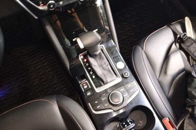 Used BORGWARD BX5 2017 20TGDI Automatic Two-Wheel Drive Pioneer Edition Gear Lever